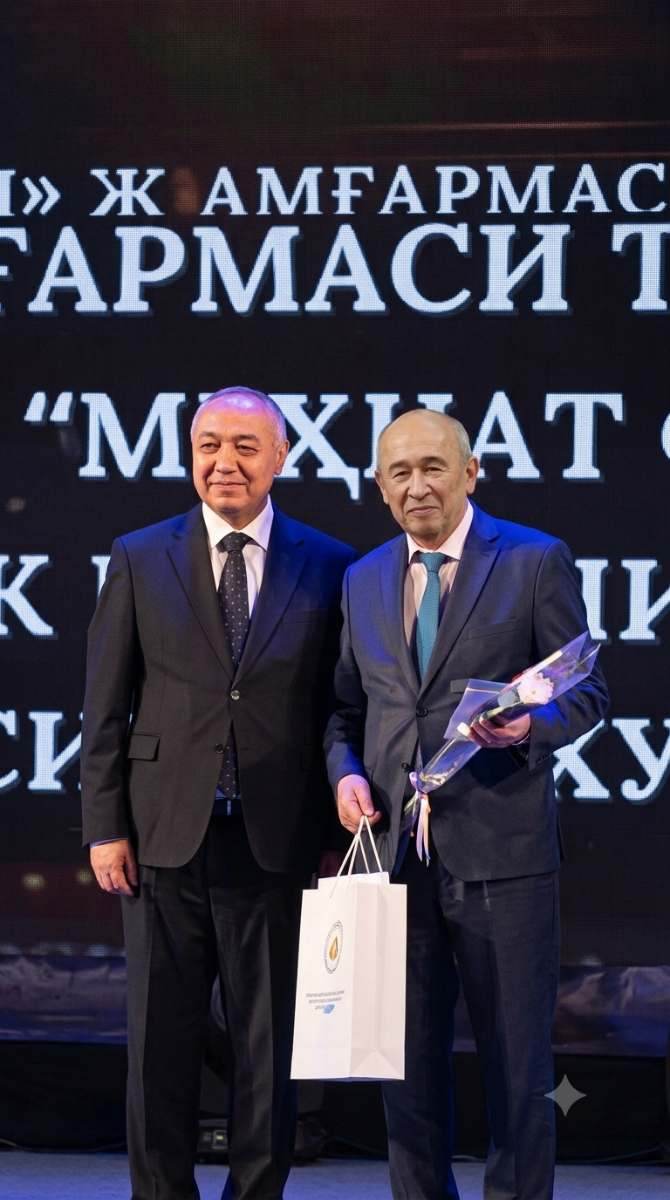 MARKAZ XODIMI «MEHNAT FAXRIYSI» KO‘KRAK NISHONI BILAN TAQDIRLANDI