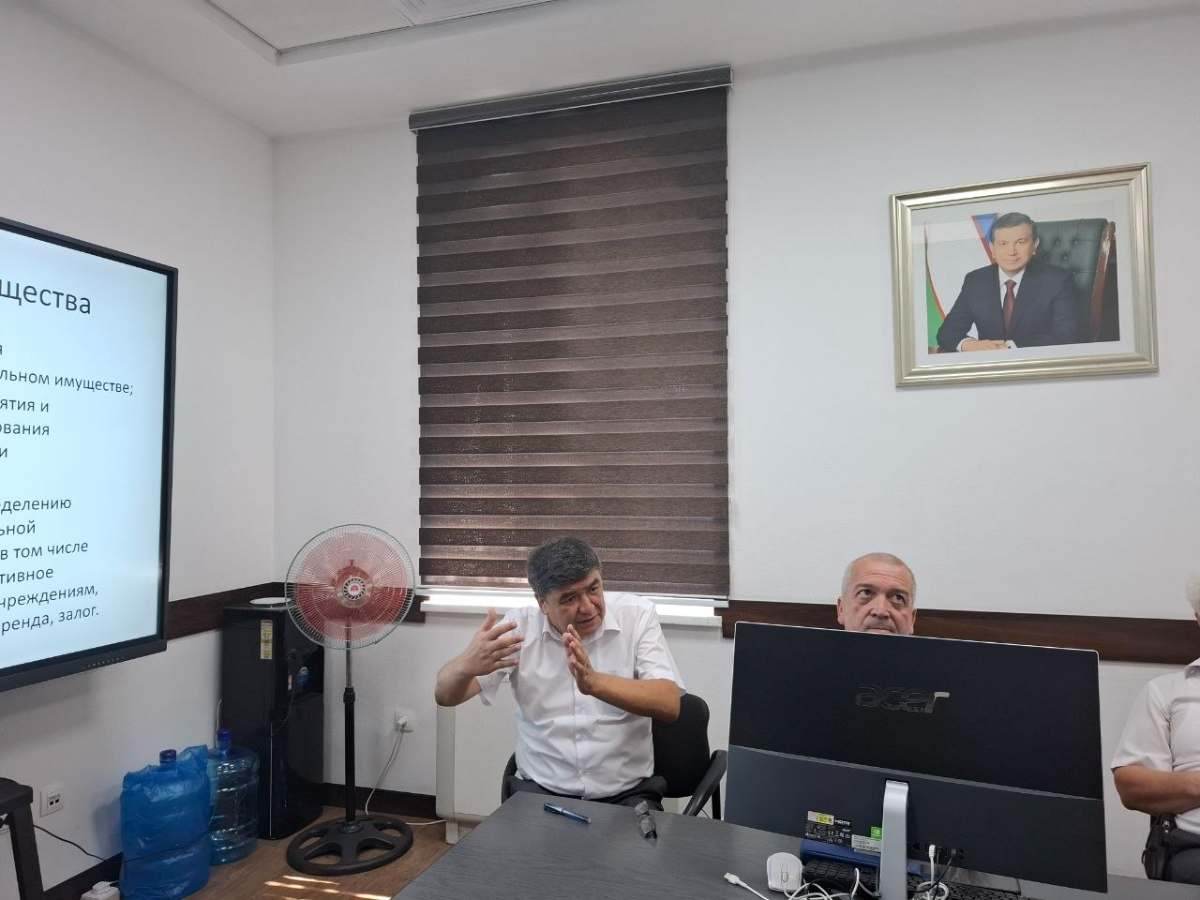 Tadqiqotlar markazida Mulkchilik va bozor munosabatlarini rivojlantirishni tahlil qilish hamda modellashtirish ilmiy laboratoriyasining navbatdagi yig‘ilishi bo‘lib o‘tdi