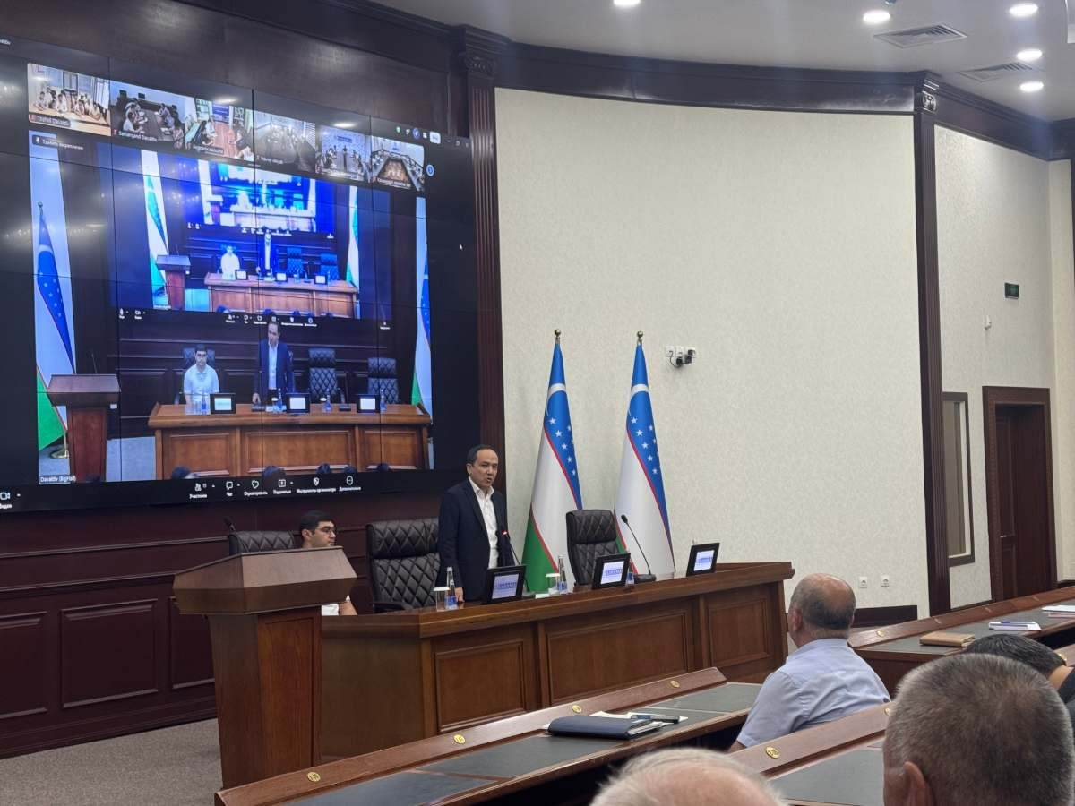 Markaz xodimlari O‘zbekiston Respublikasining “O‘zbekiston Respublikasi Administratsiyasi to‘g‘risida”gi Konstitutsiyaviy Qonunining maqsad va vazifalari, mazmuni hamda asosiy qoidalariga bag‘ishlangan seminarda ishtirok etdilar